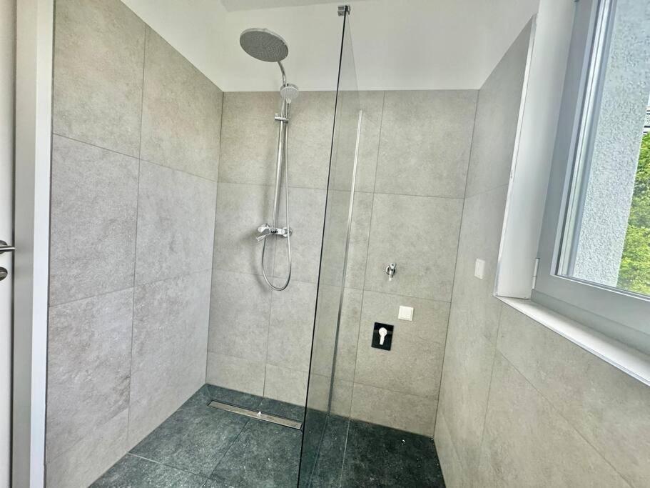 Rooftop Apartment With Balcony & Free Parking เวียนนา ภายนอก รูปภาพ
