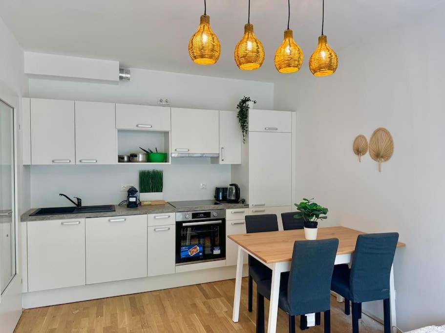 Rooftop Apartment With Balcony & Free Parking เวียนนา ภายนอก รูปภาพ